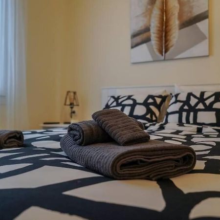Modern Apartment In The City Center อิโออันนินา ภายนอก รูปภาพ