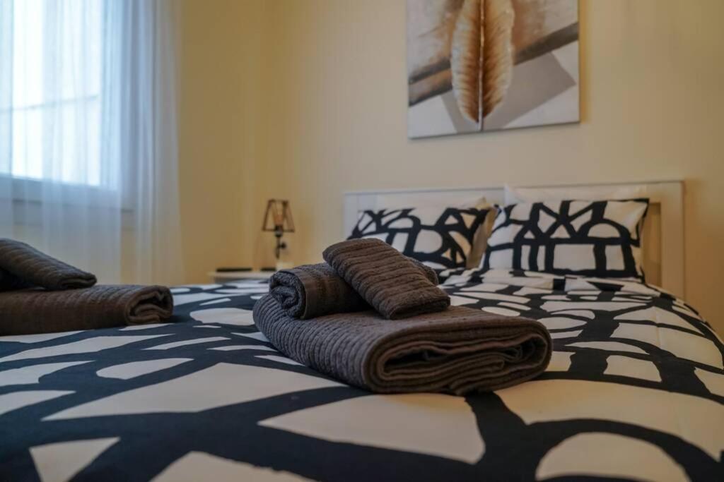 Modern Apartment In The City Center อิโออันนินา ภายนอก รูปภาพ