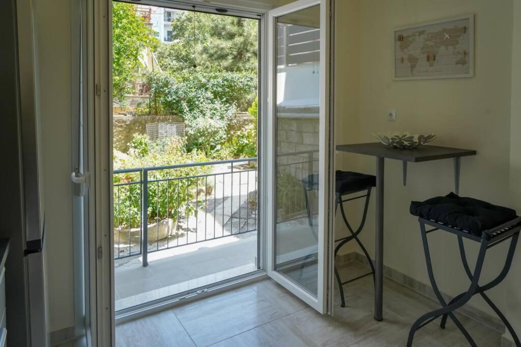 Modern Apartment In The City Center อิโออันนินา ภายนอก รูปภาพ