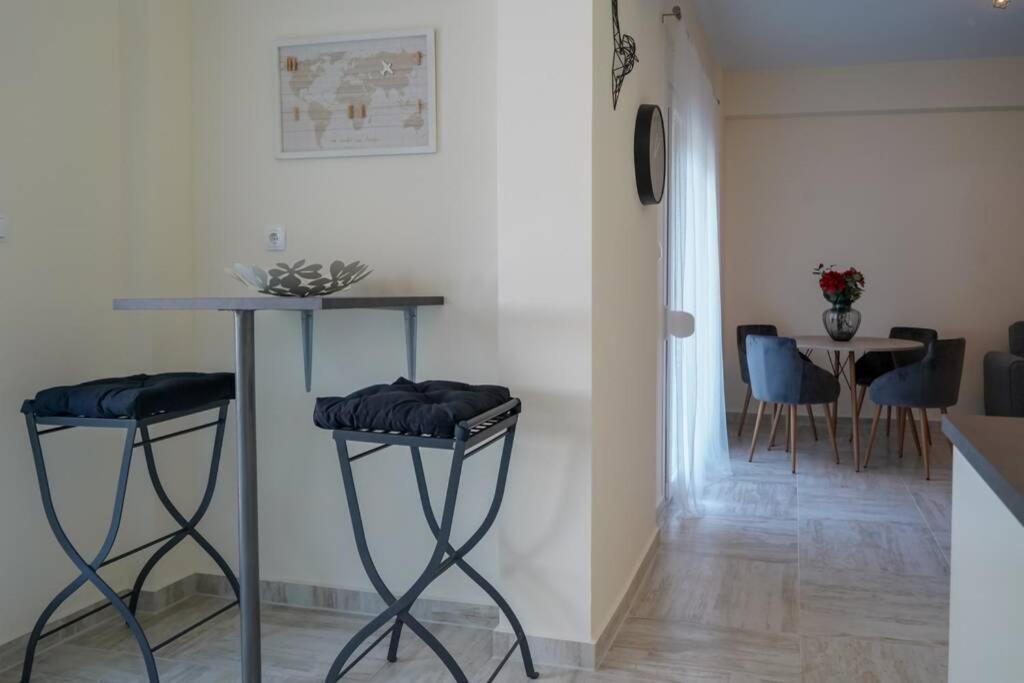 Modern Apartment In The City Center อิโออันนินา ภายนอก รูปภาพ