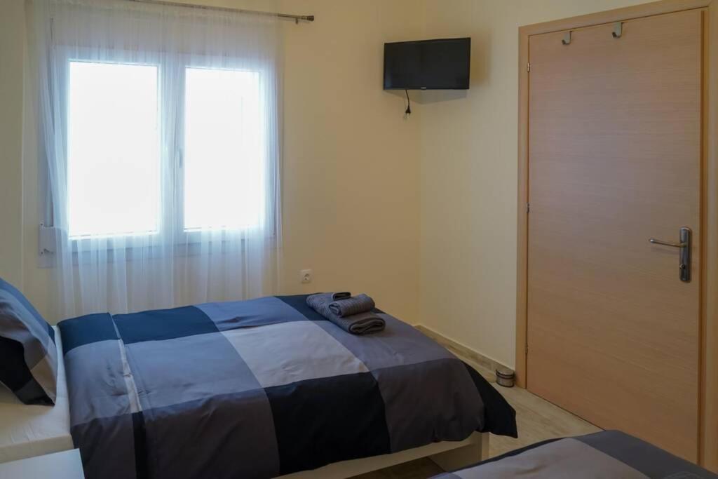 Modern Apartment In The City Center อิโออันนินา ภายนอก รูปภาพ