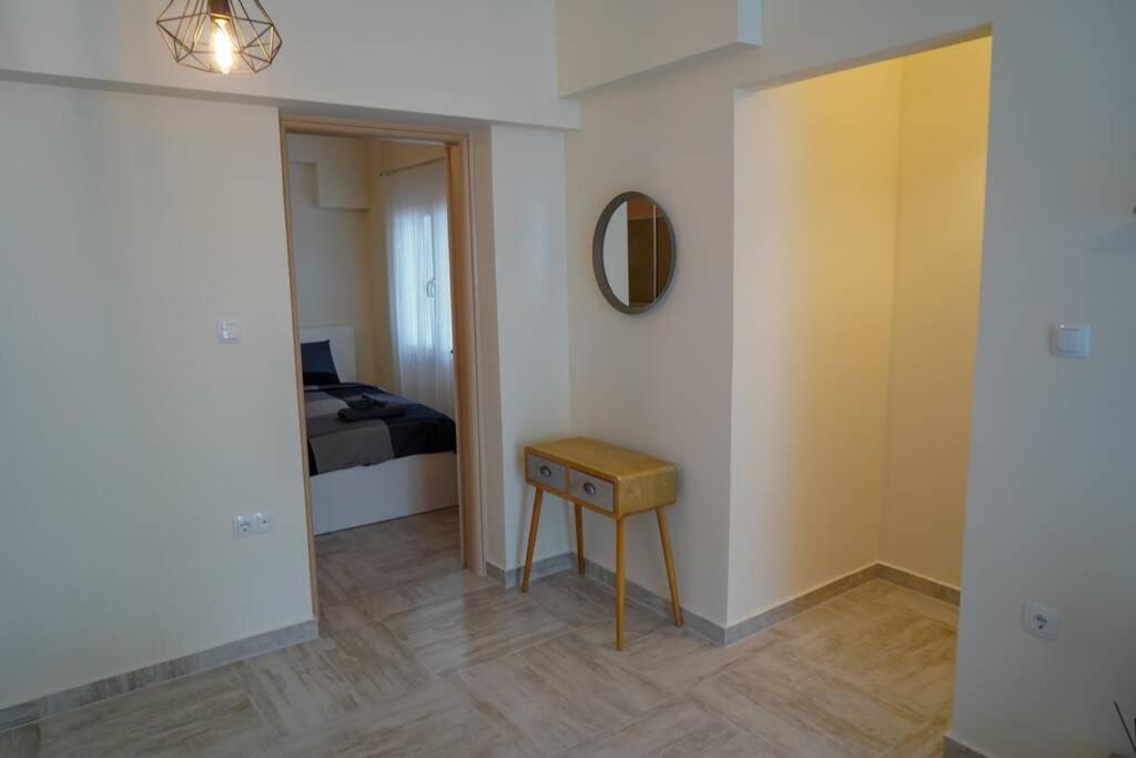 Modern Apartment In The City Center อิโออันนินา ภายนอก รูปภาพ