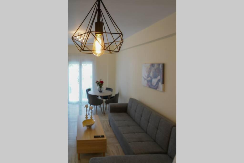 Modern Apartment In The City Center อิโออันนินา ภายนอก รูปภาพ